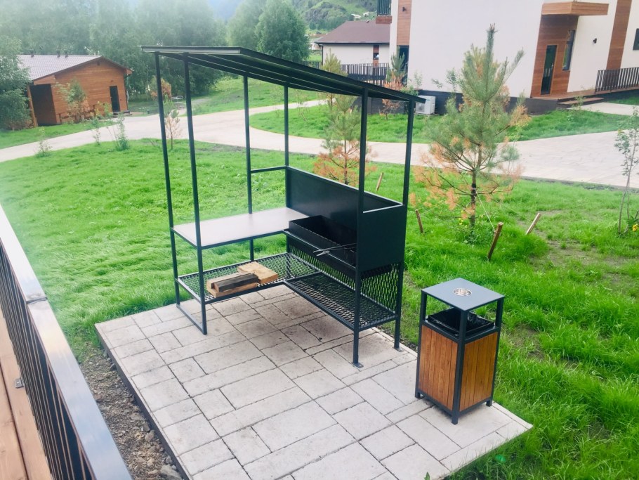 Зона барбекю с кострищем