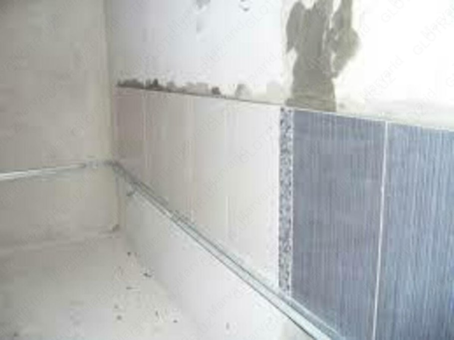 Укладка плитки над ванной