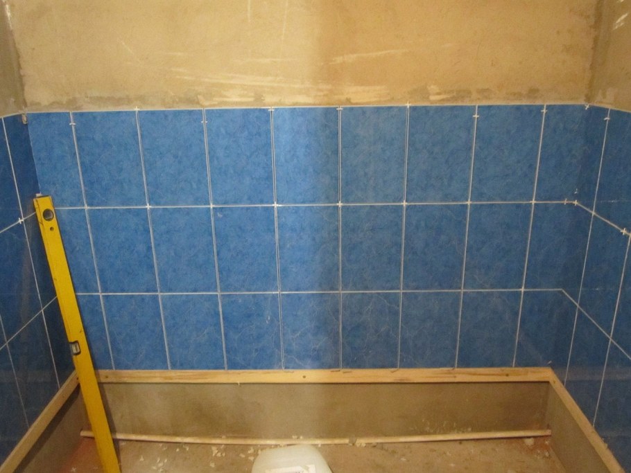 Монтаж плитки на стену