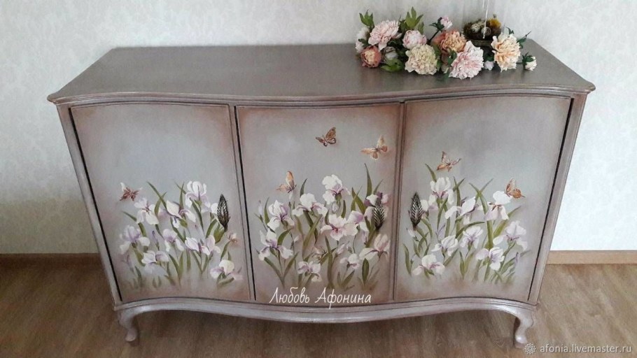 Расписная мебель в русском стиле