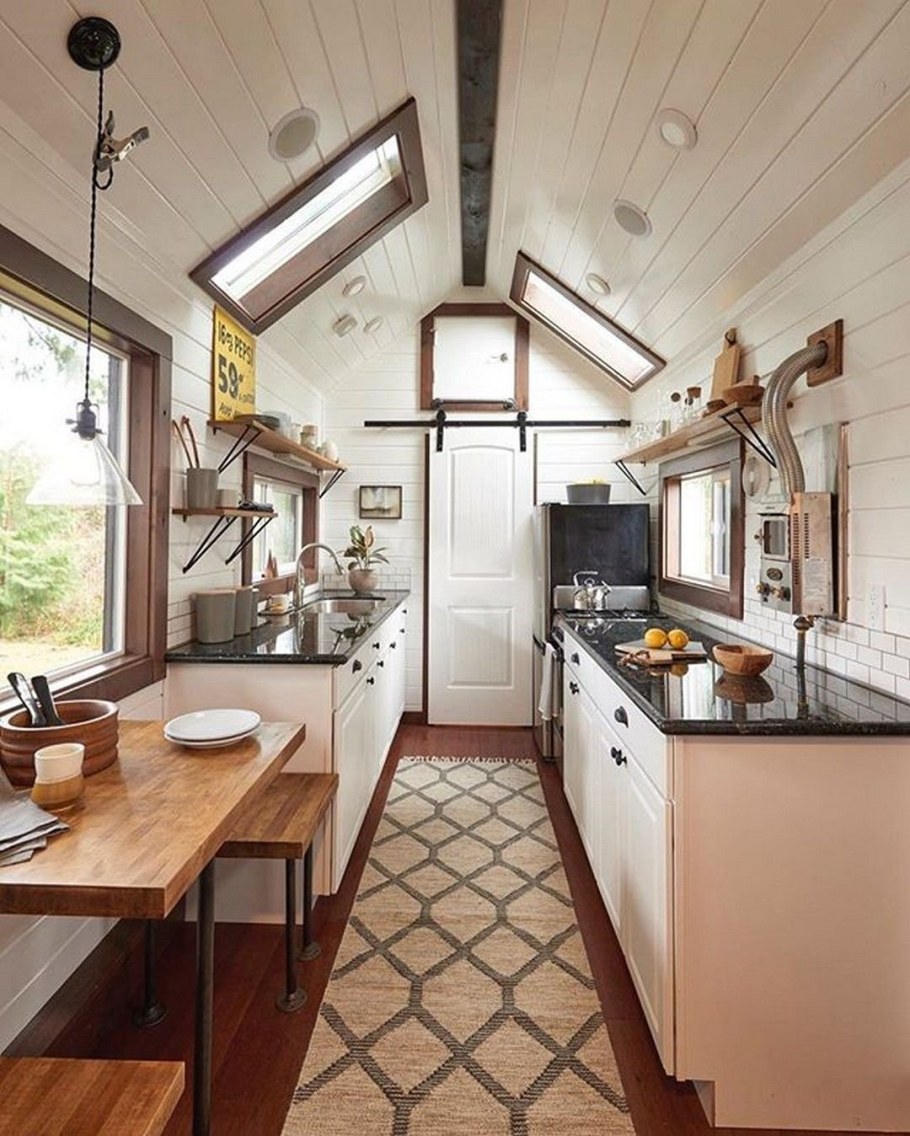 Интерьер кухни-гостиной 30 кв.м в загородном доме