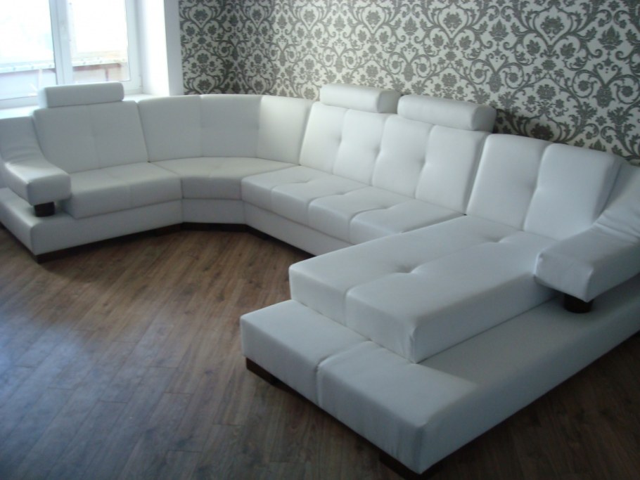 Длинный кухонный диван