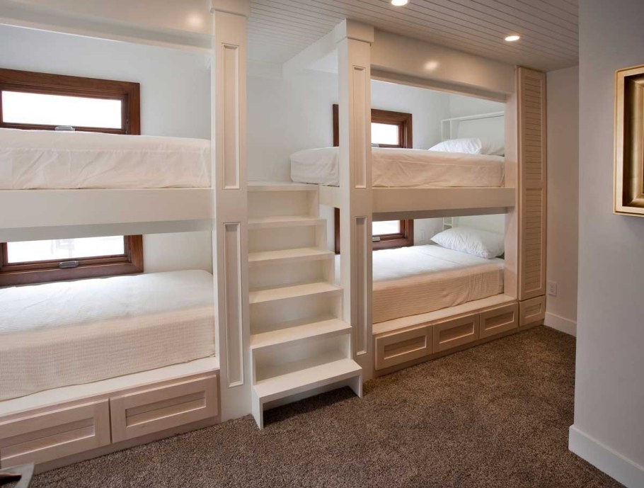 Двухъярусная кровать для 4 детей