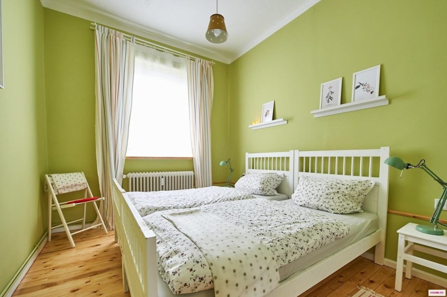 Спальня в светло зеленых тонах