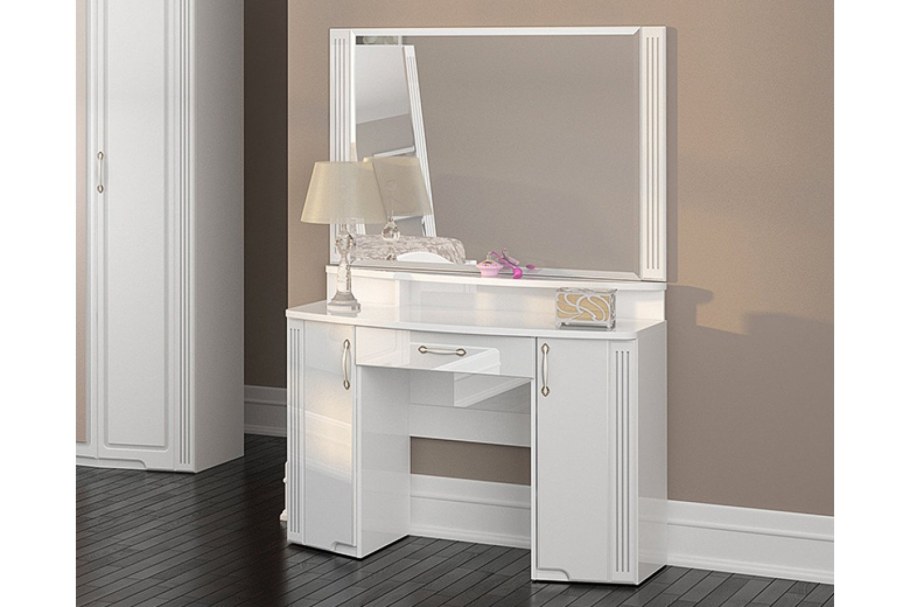 Туалетный столик с зеркалом трельяж