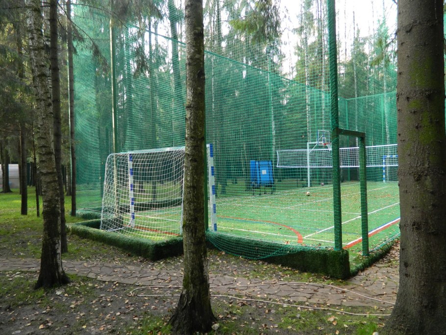 Крытая спортивная площадка