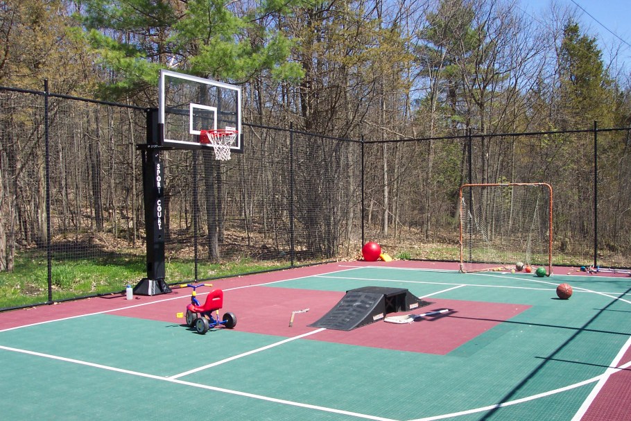 Мини футбольная площадка на даче