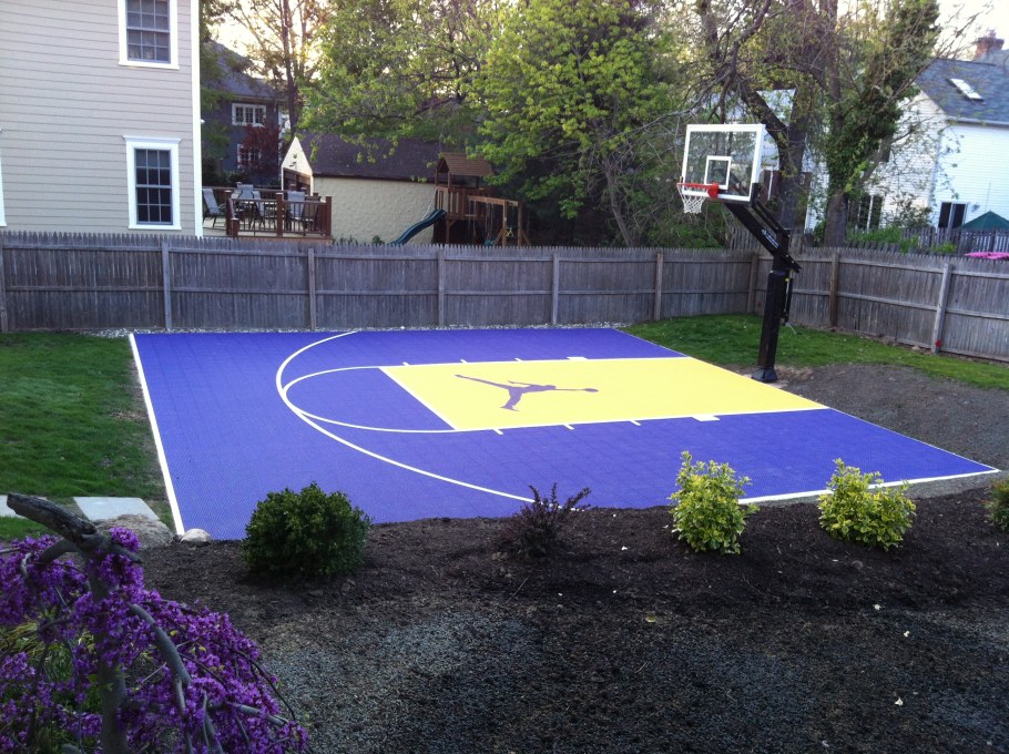 Футбольная площадка