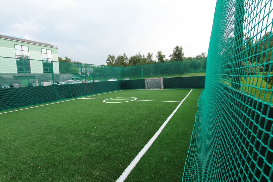 Сетка спортивная на участке