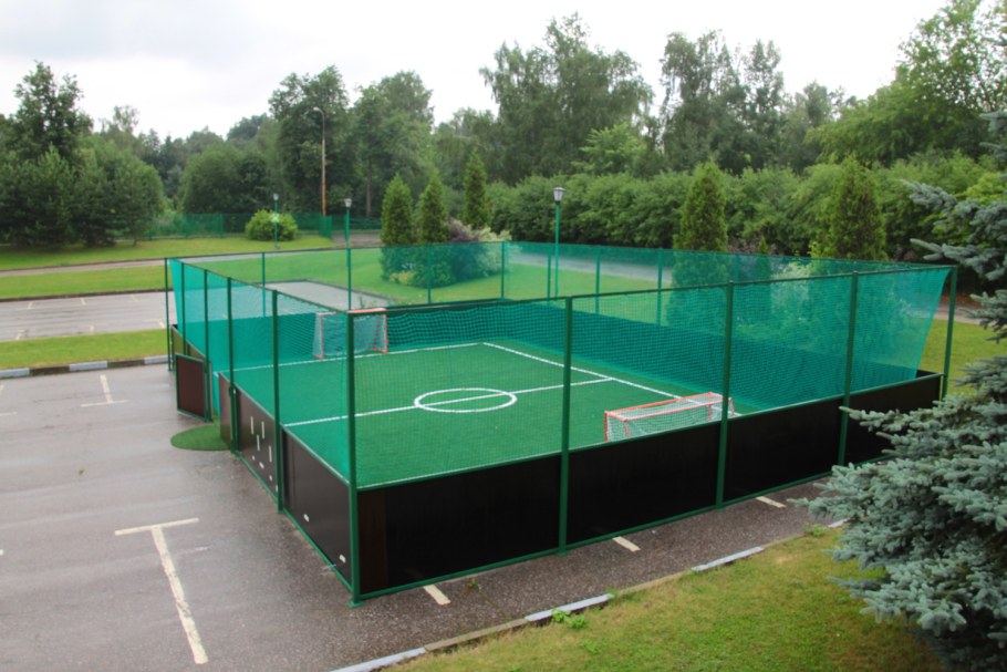 Футбольная площадка