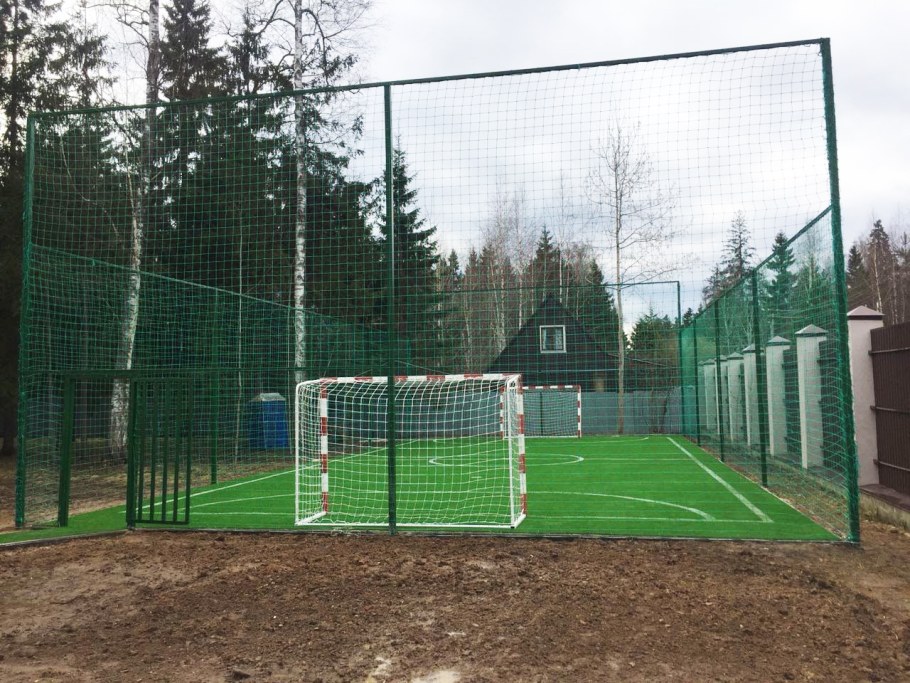 Мини футбольная площадка