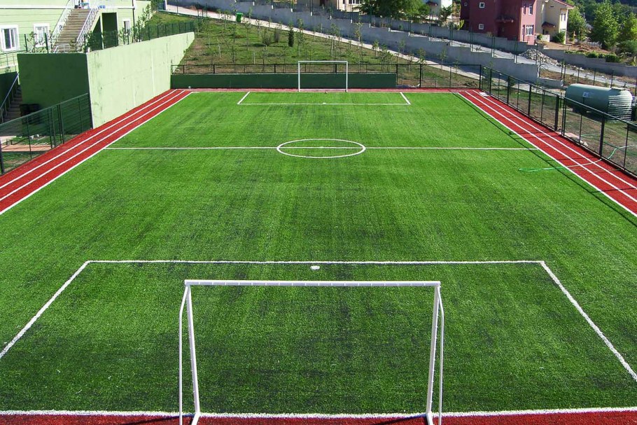 Футбольная площадка