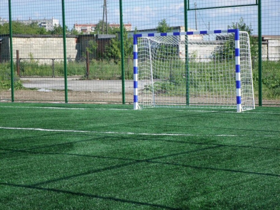 Футбольная площадка