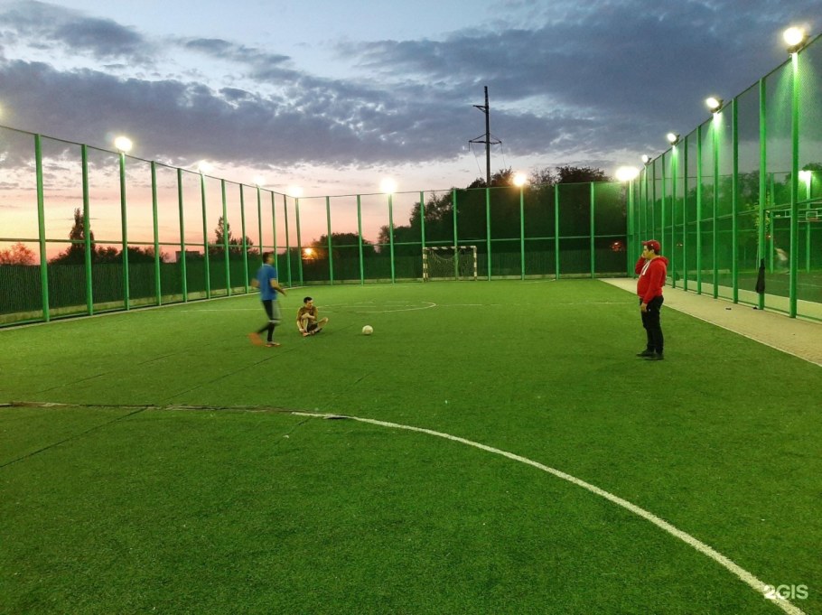 Универсальная спортивная площадка 30х60