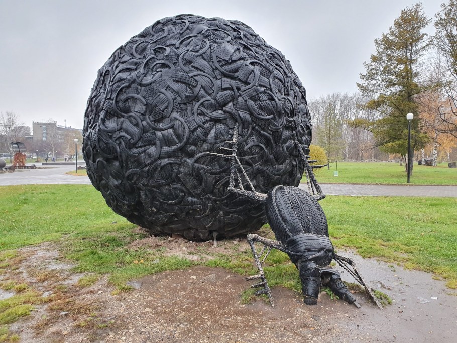 Скульптуры из шин