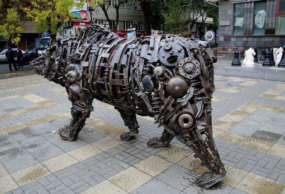 Фигуры из металлолома