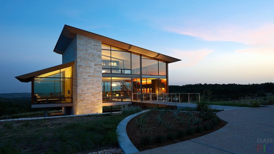 Одноэтажный стеклянный дом