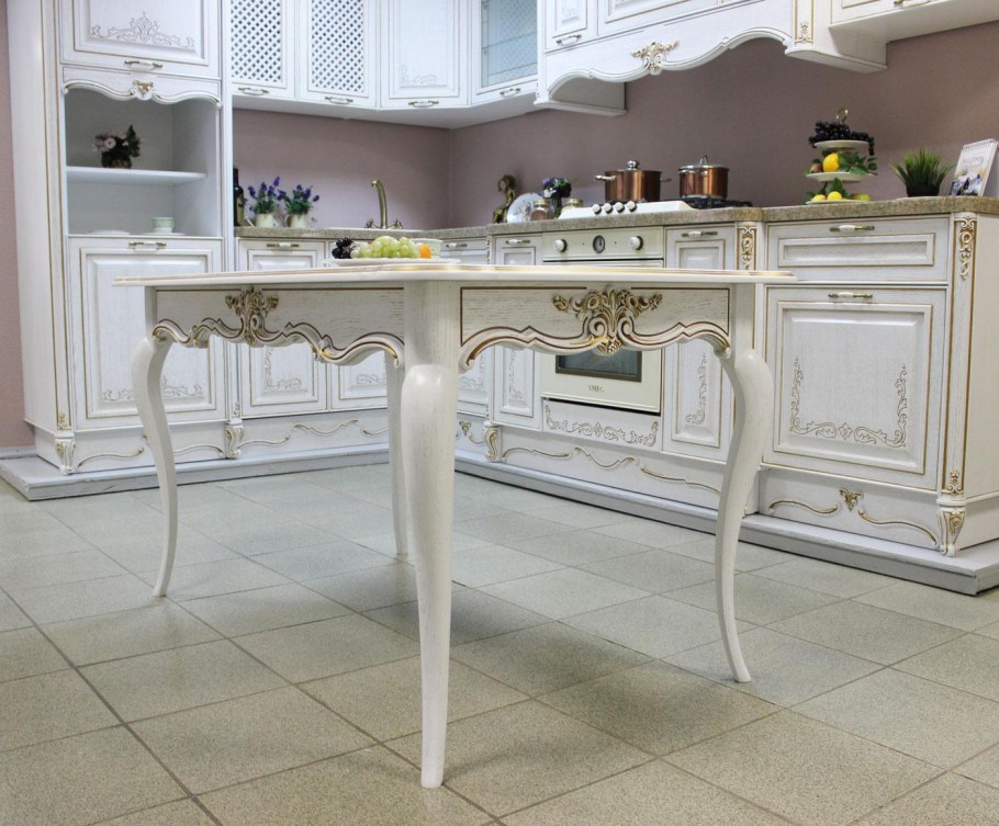 Кухня Летиция с золотой патиной