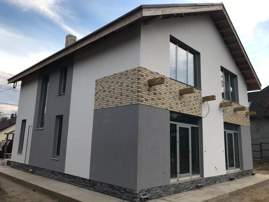 Дом оштукатуренный снаружи