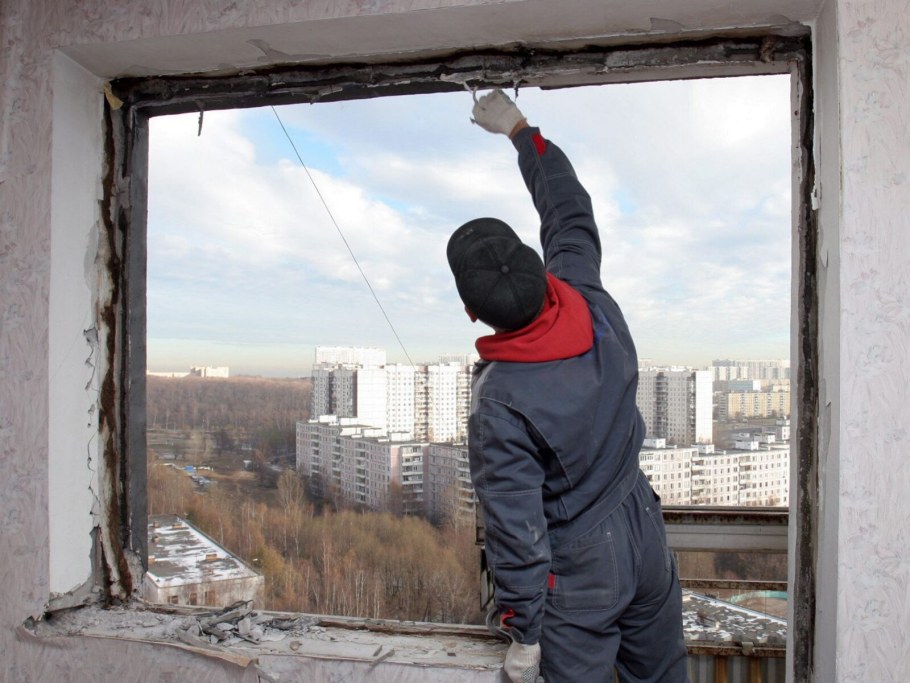 Крепление для балконной пластиковой двери