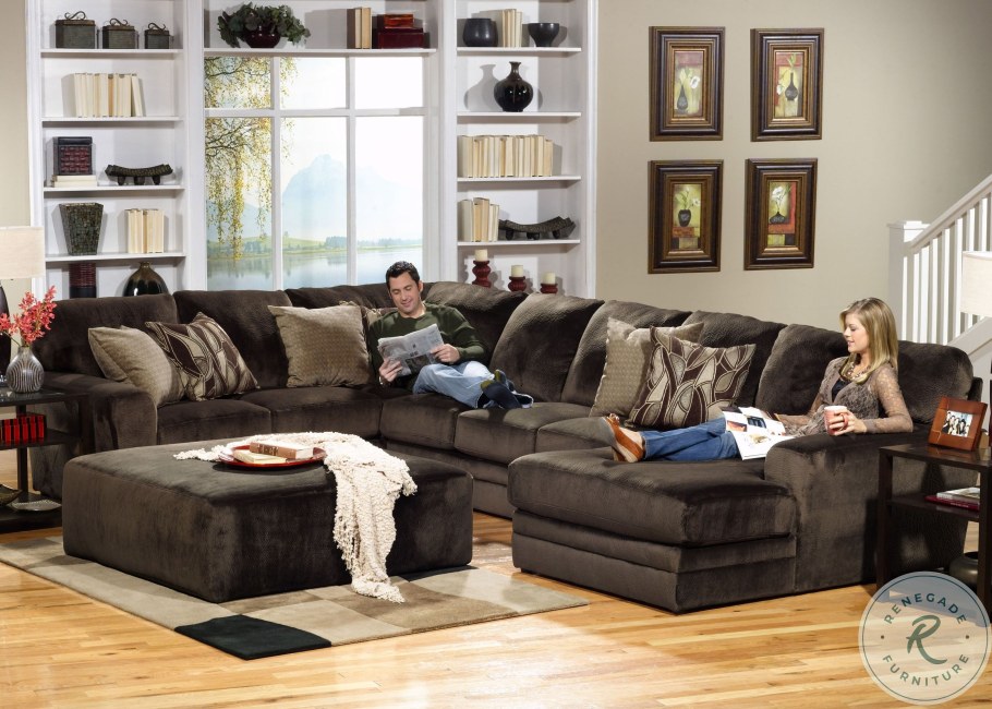 Диван для большой семьи