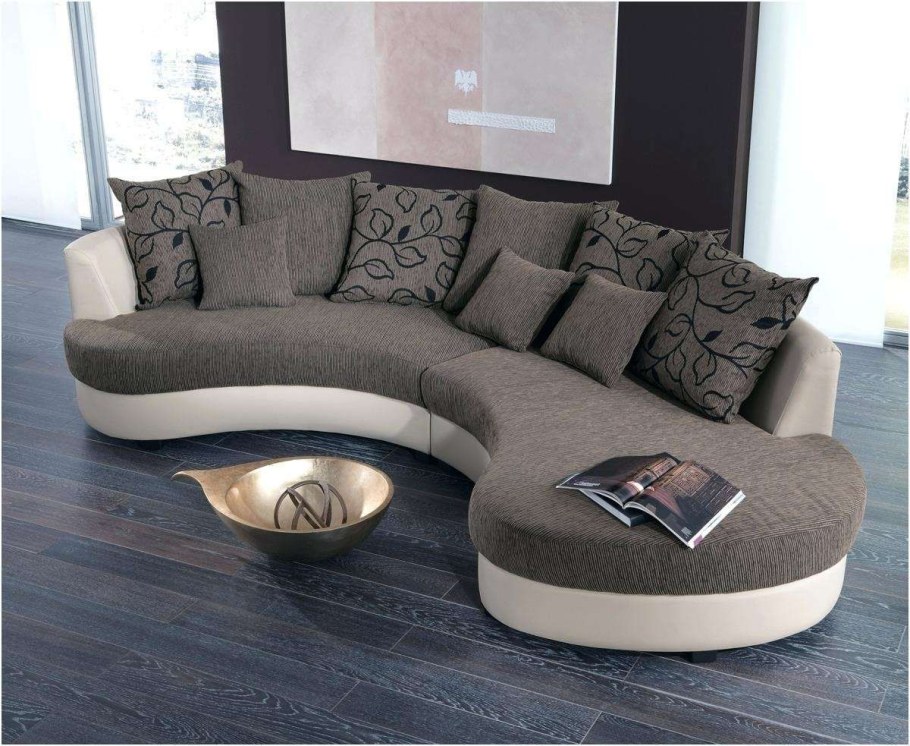 Круглый диван в гостиную