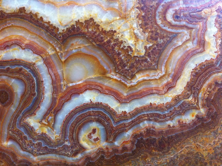 Желтая яшма камень