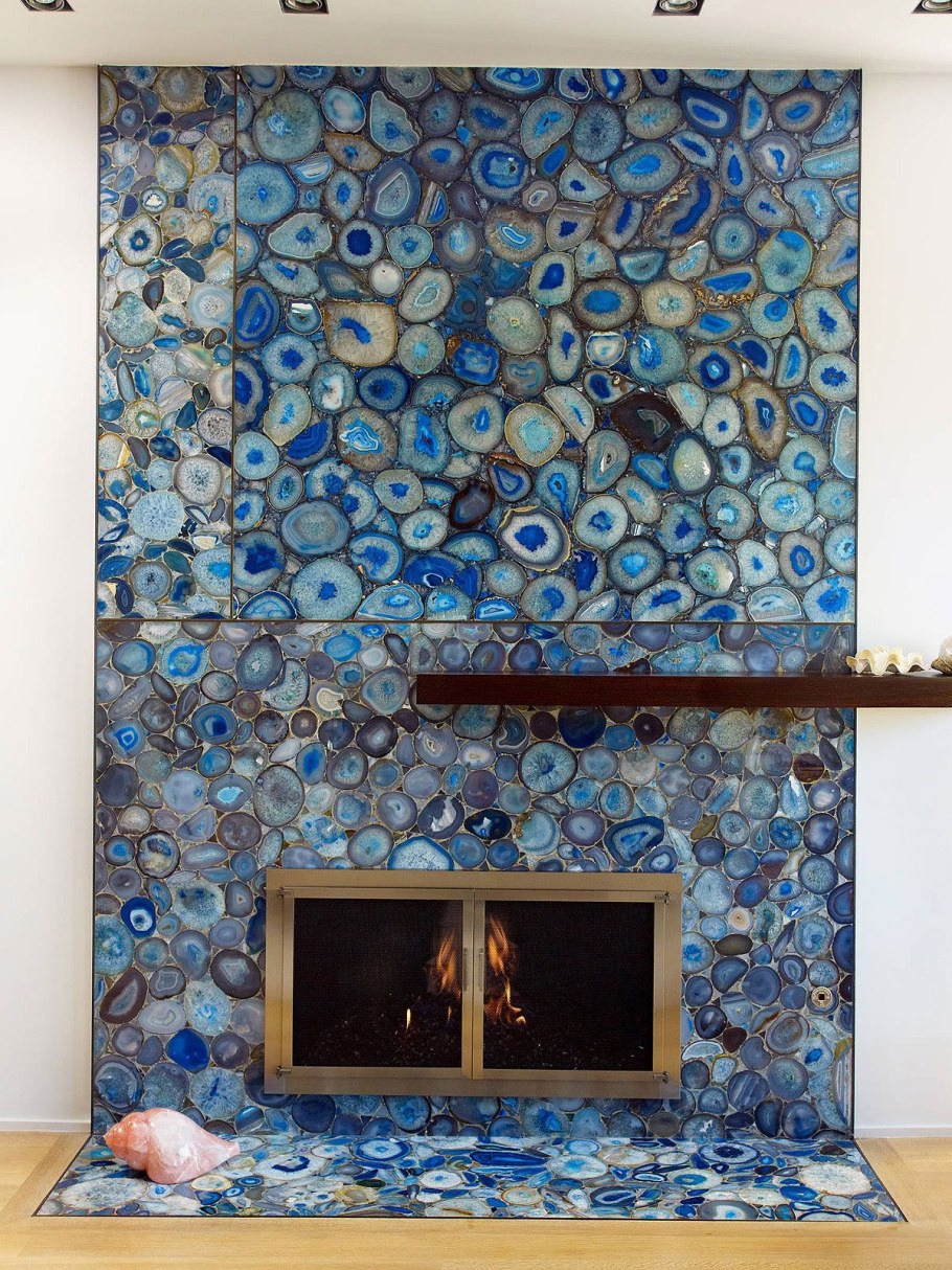 Стена из полудрагоценных камней