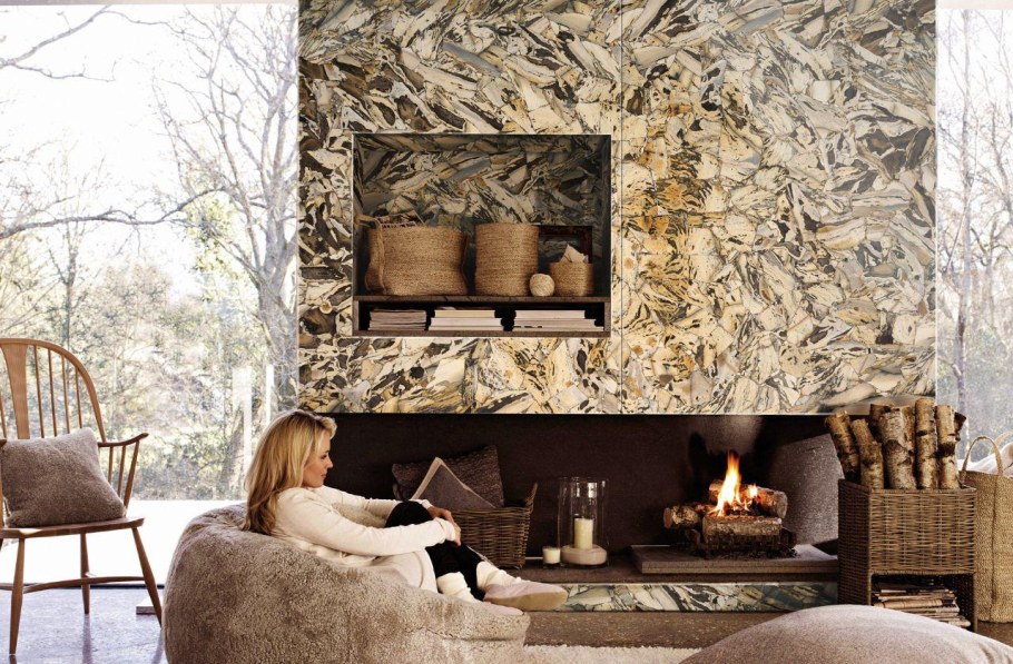 Каменный камин в интерьере яшма