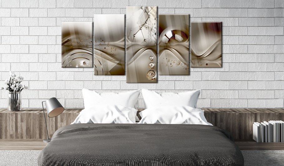 Разноцветный диван в интерьере