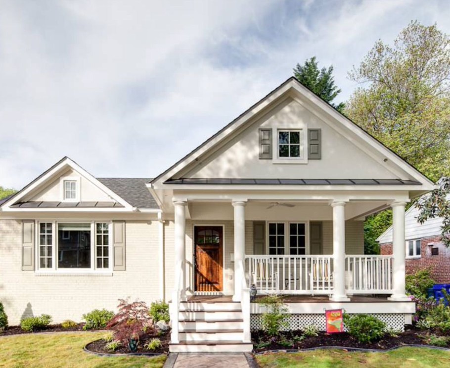 Белый каркасный дом