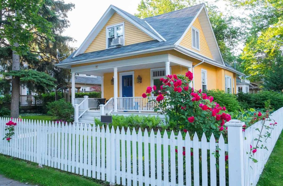 Дачный дом с террасой