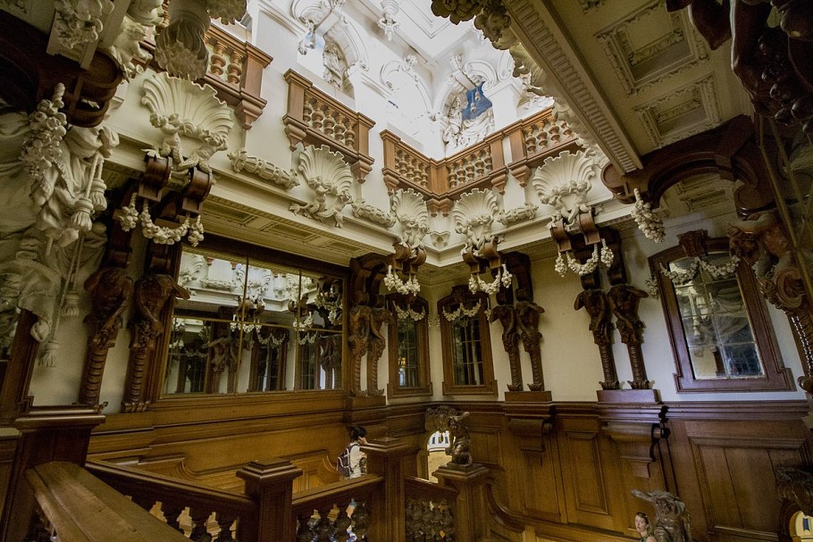 Замок Харлакстон-Манор