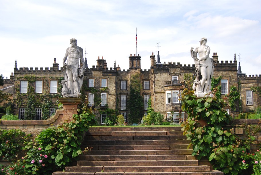 Поместье Харлакстон-Манор в Грэнтхэме, Англия