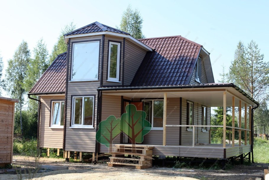 Дачный дом с эркером