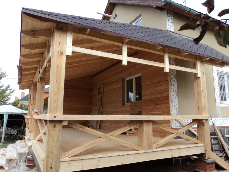 Крыша веранды к дому