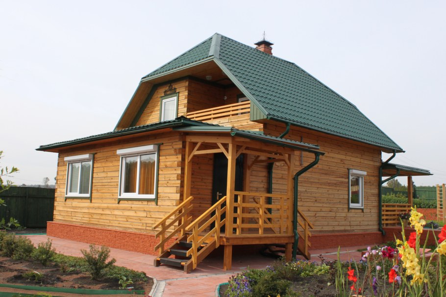 Деревянный дом с пристроем