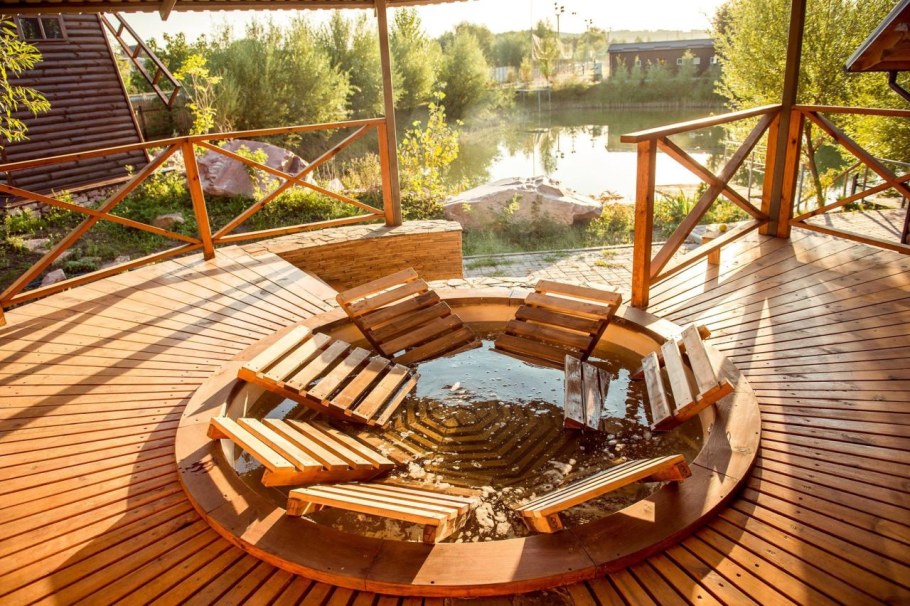 Купель под навесом