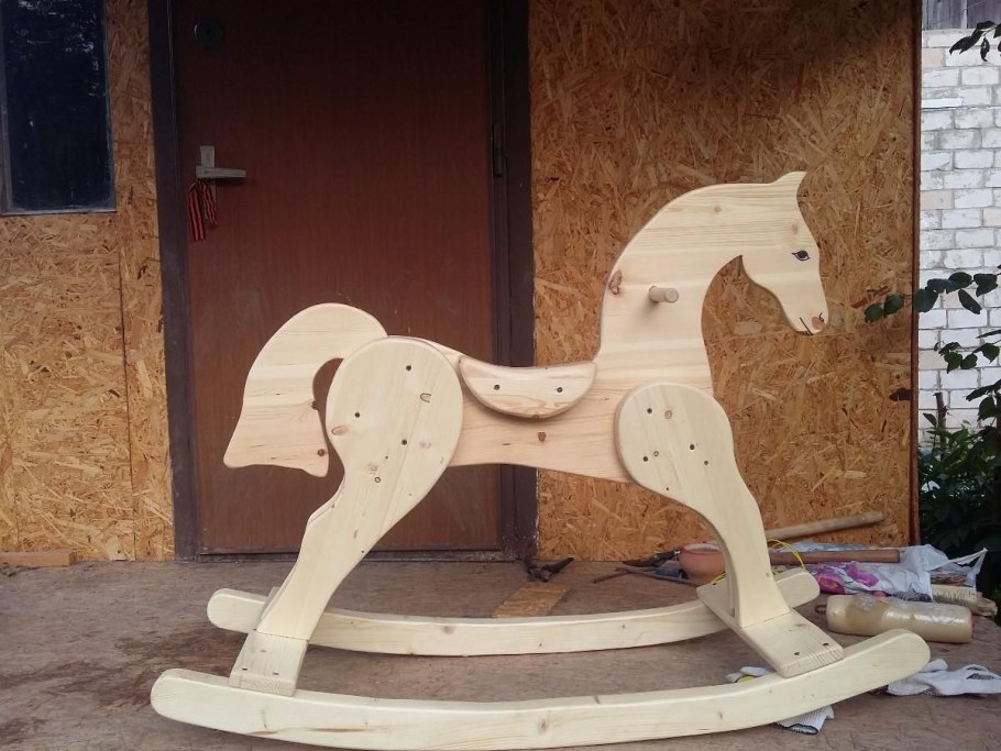 Качающаяся лошадка