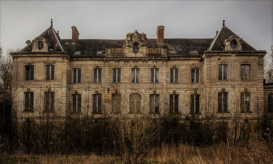 Заброшенный замок Ле-Кенель