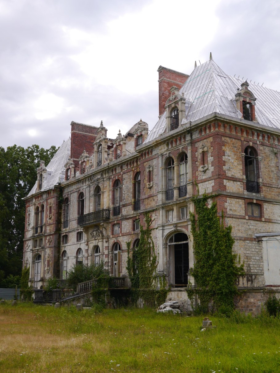 Заброшенный замок Кинель во Франции