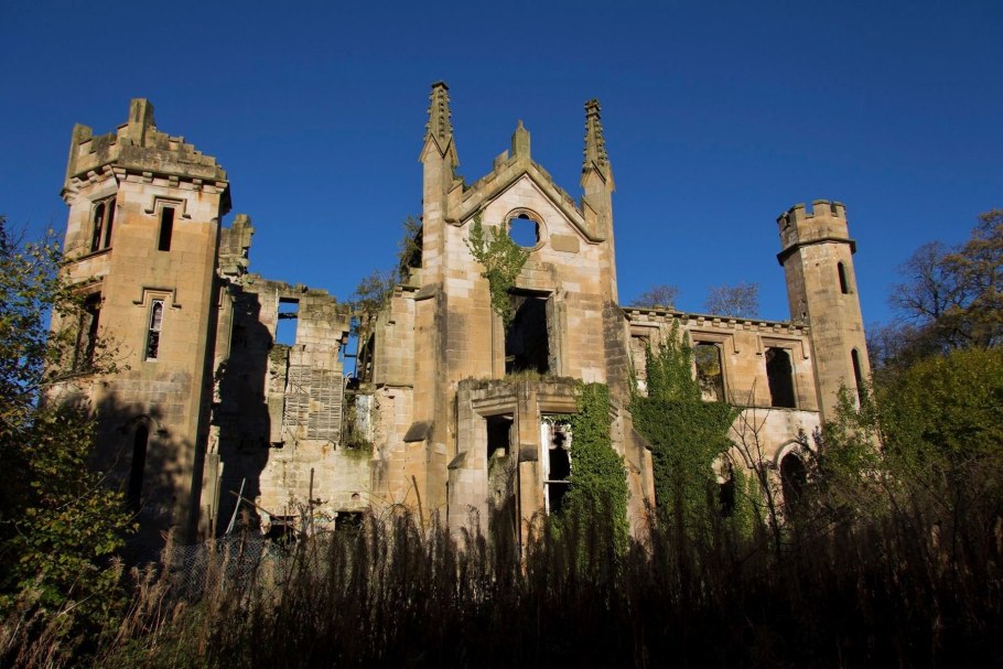 Заброшенный замок Кинель во Франции