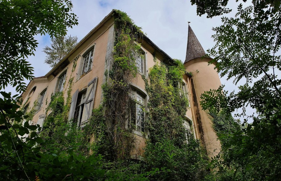 Заброшенный дом во Франции