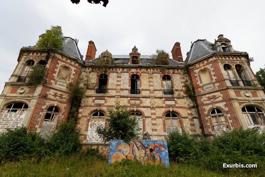 Заброшенный замок Ле-Кенель