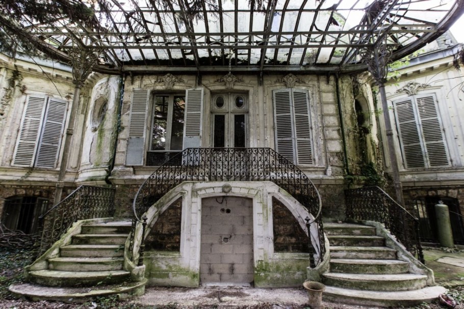 Заброшенные особняки Франции