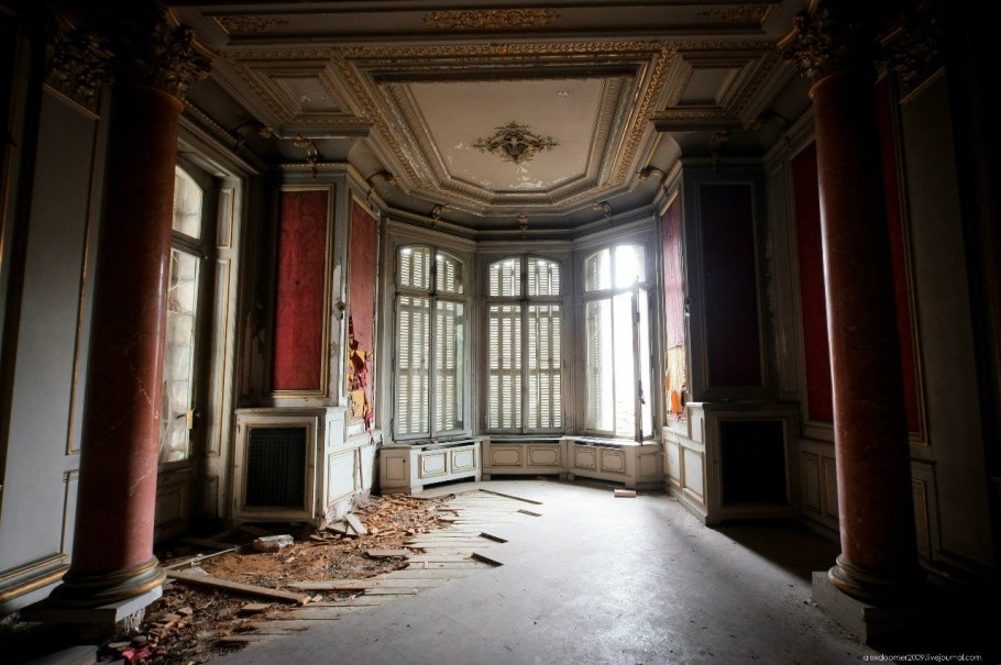 Заброшенный замок Люмьер, Франция