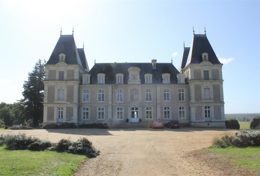 Особняк Шато-де-МОНТАПО во Франции.