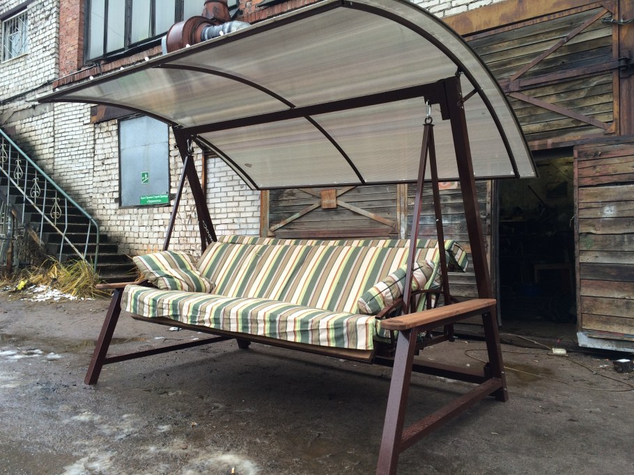 Железные качели для дачи