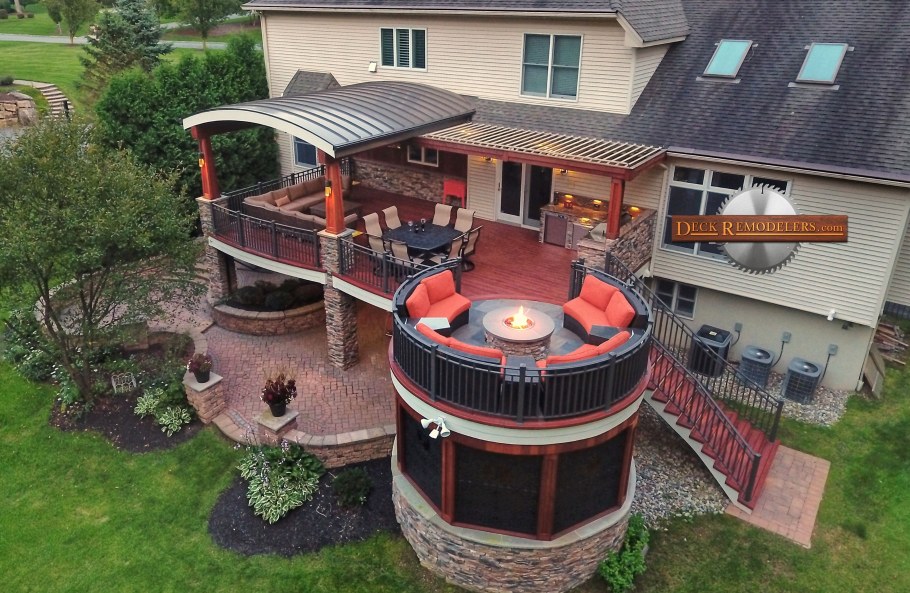 Беседка двухэтажная деревянная