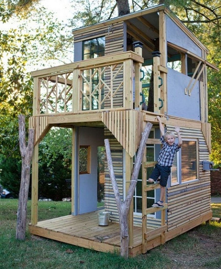 Двухэтажная беседка для дачи